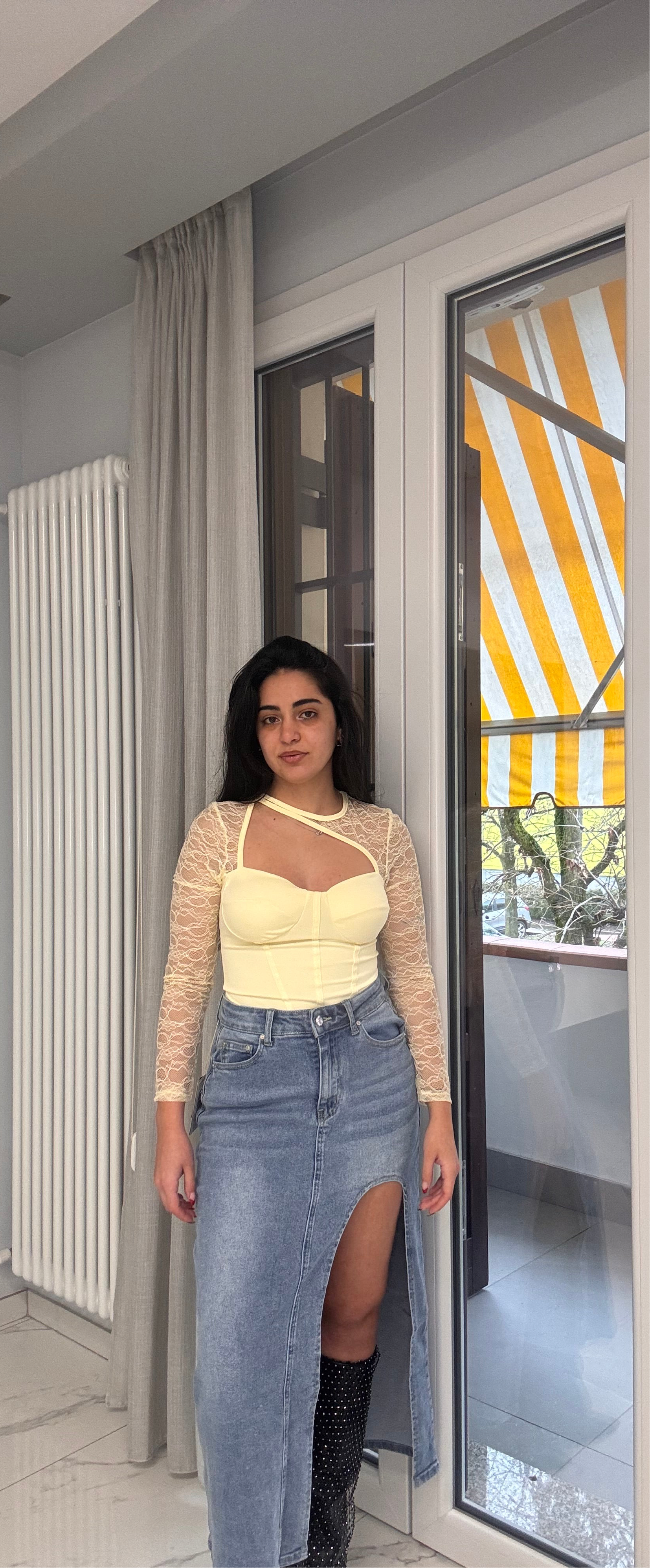 GONNA IN DENIM JEANS